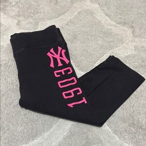 PINK Victoria's Secret New York Yankees Black and Pink Capris S